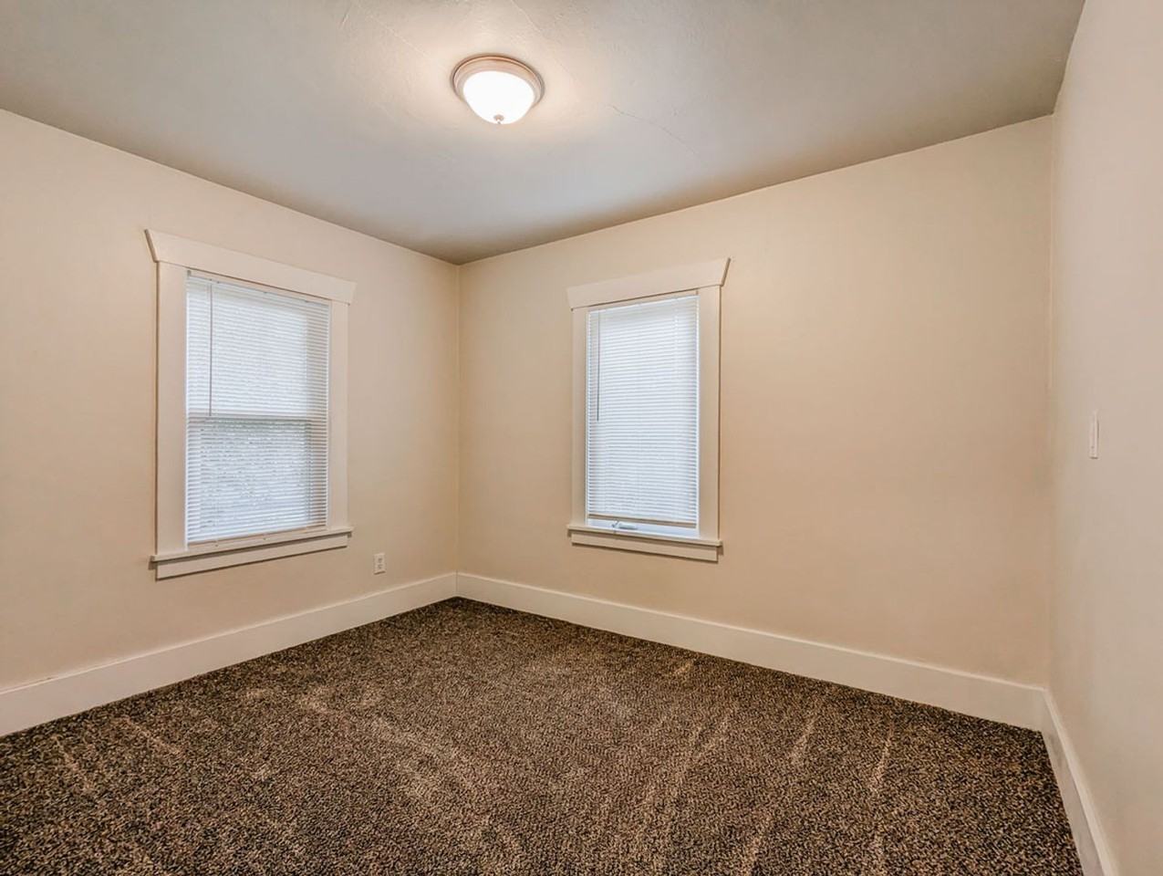 5607 Rockefeller Ave - Photo 6 of 9