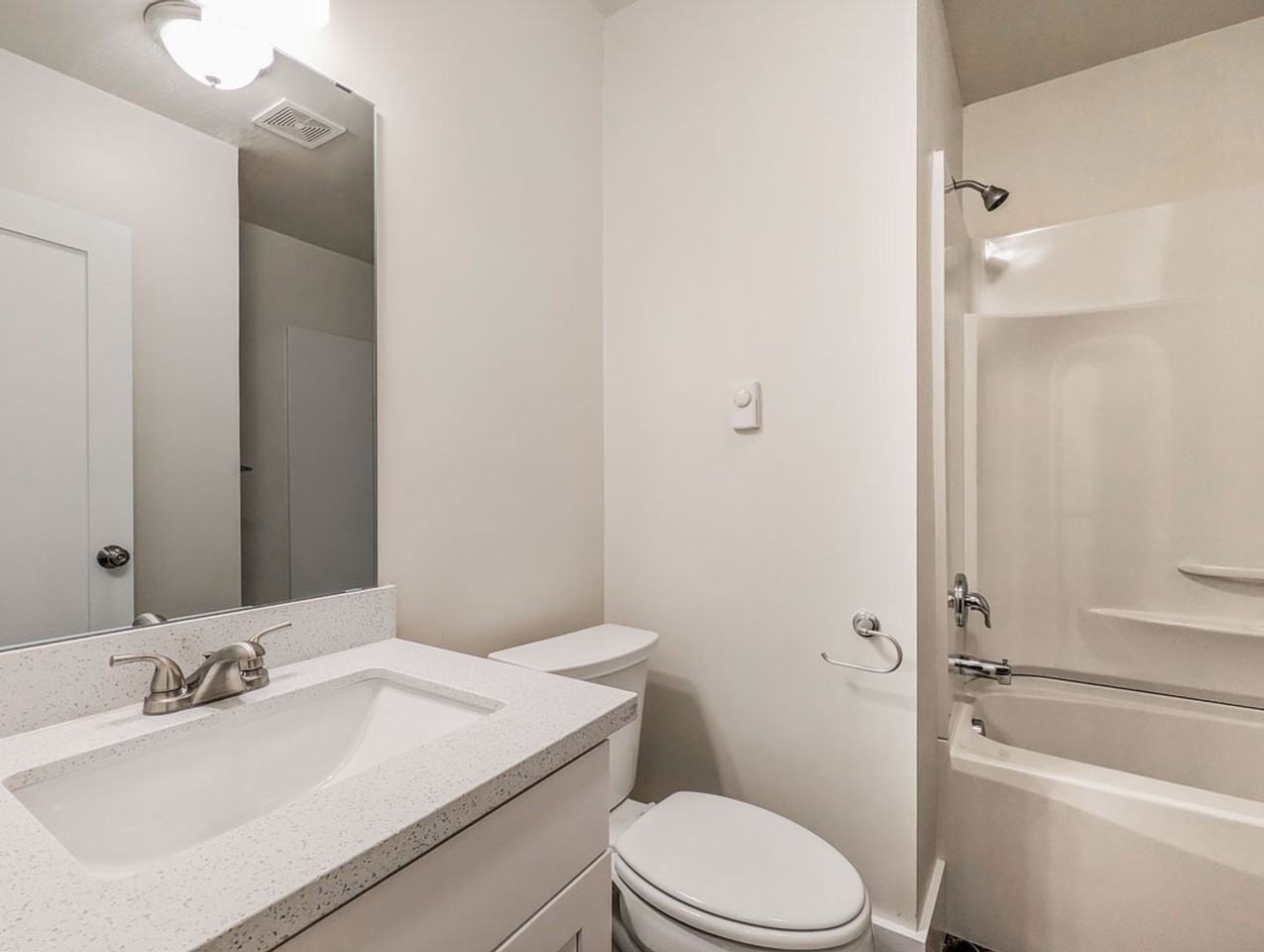 5607 Rockefeller Ave - Photo 7 of 9