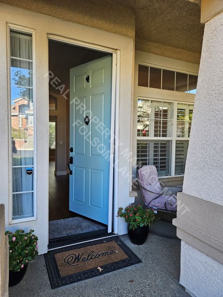 102 Blodgett Dr - Photo 3 of 24