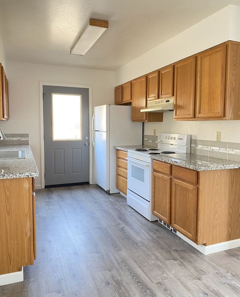 1161 Murray Dr W - Photo 3 of 17