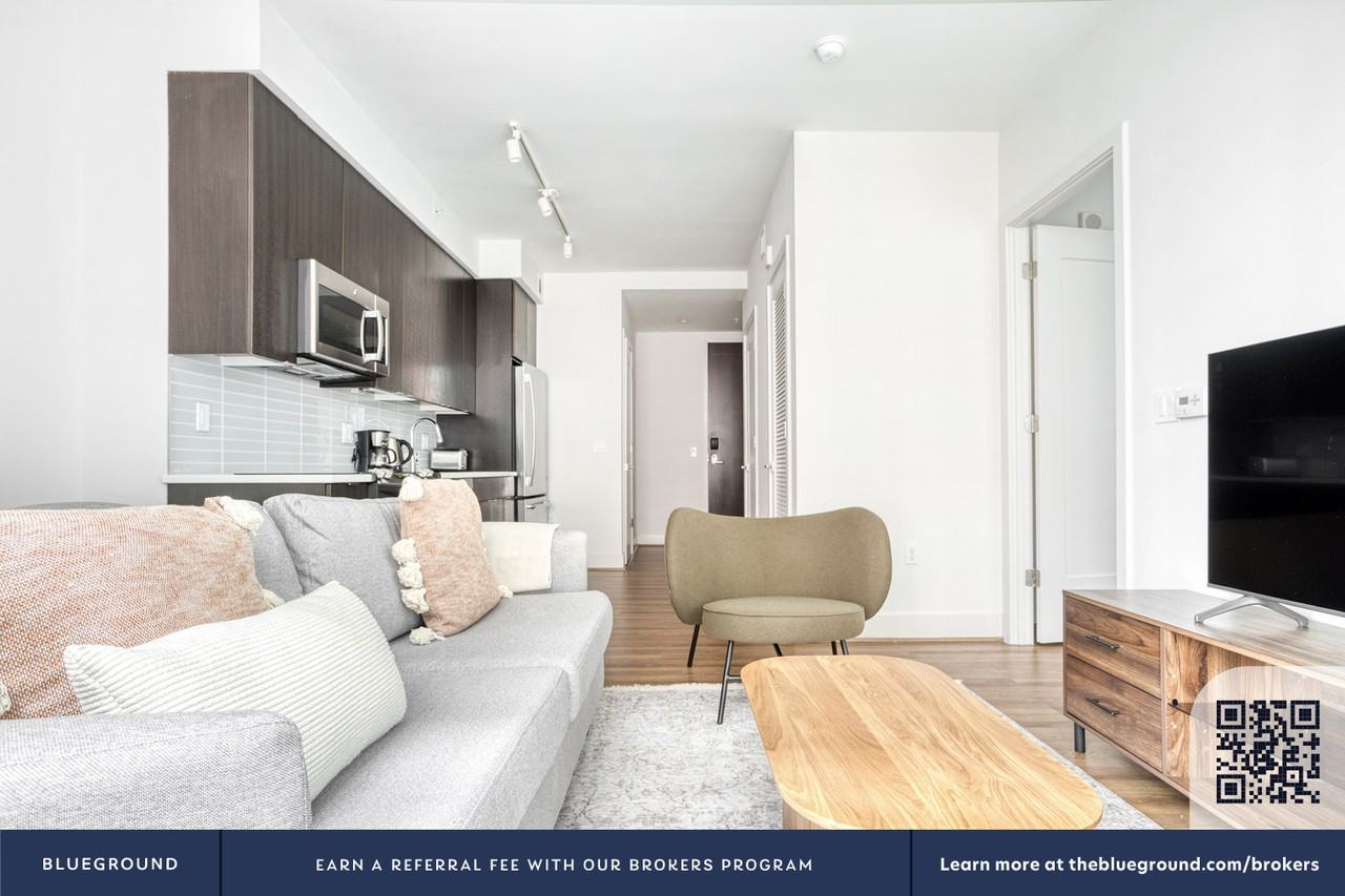 770 Maine Ave Sw #438 - Photo 5 of 36