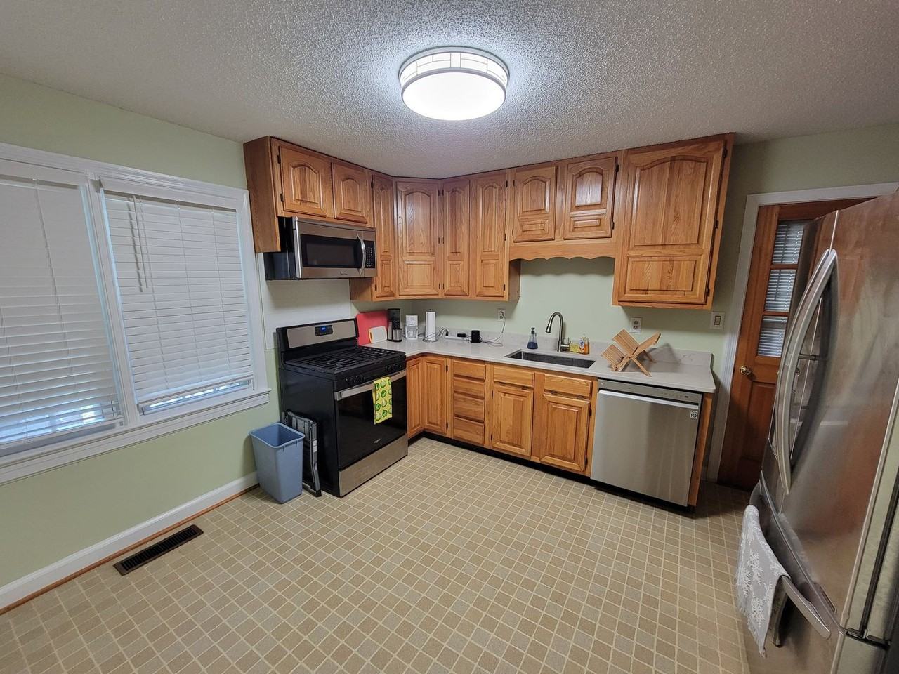 1304 Gracewood Dr - Photo 3 of 13