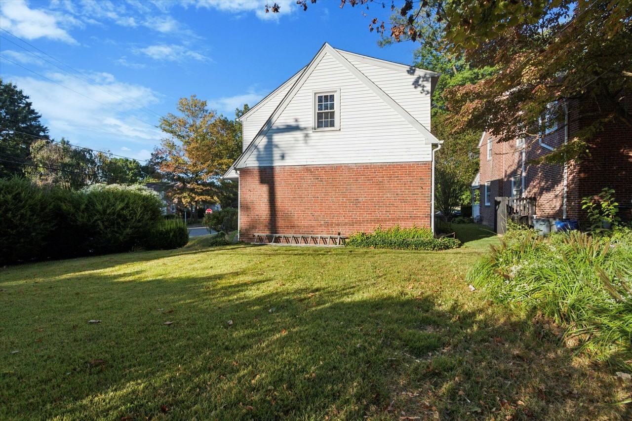 101 Myrtle Ave - Photo 2 of 15