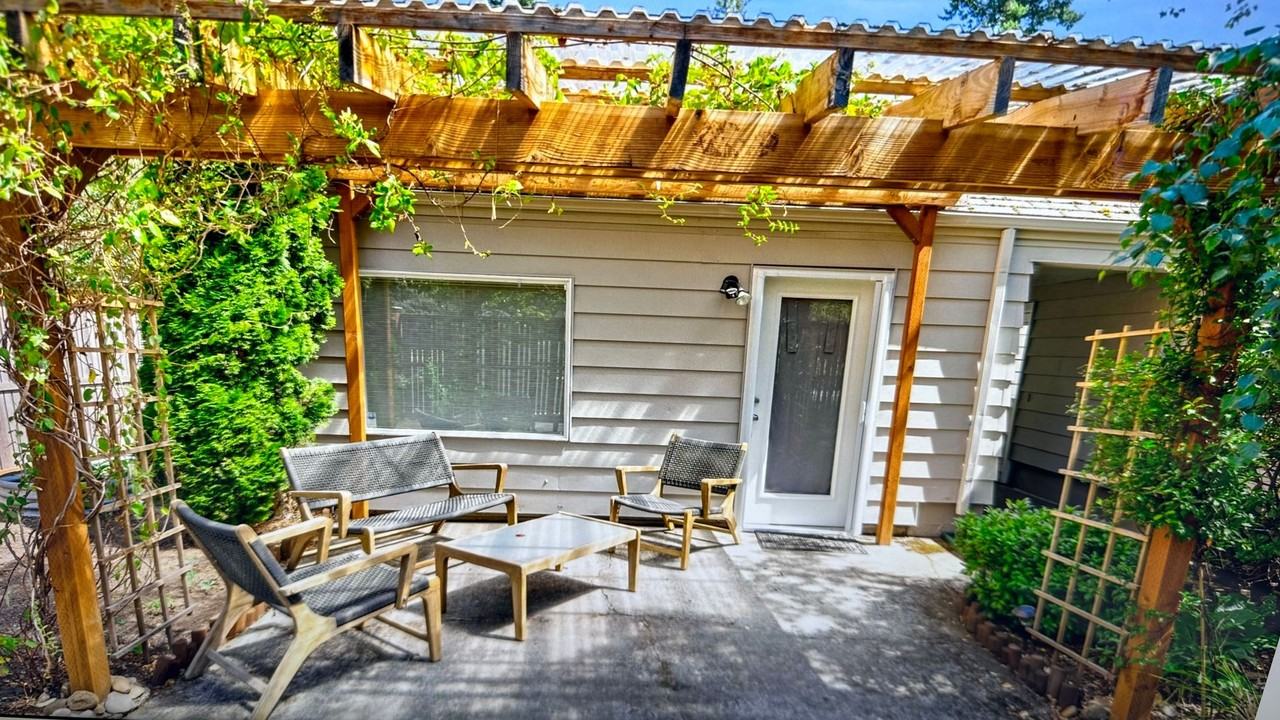 5436 Southeast 52nd Avenue - Photo 2 of 33
