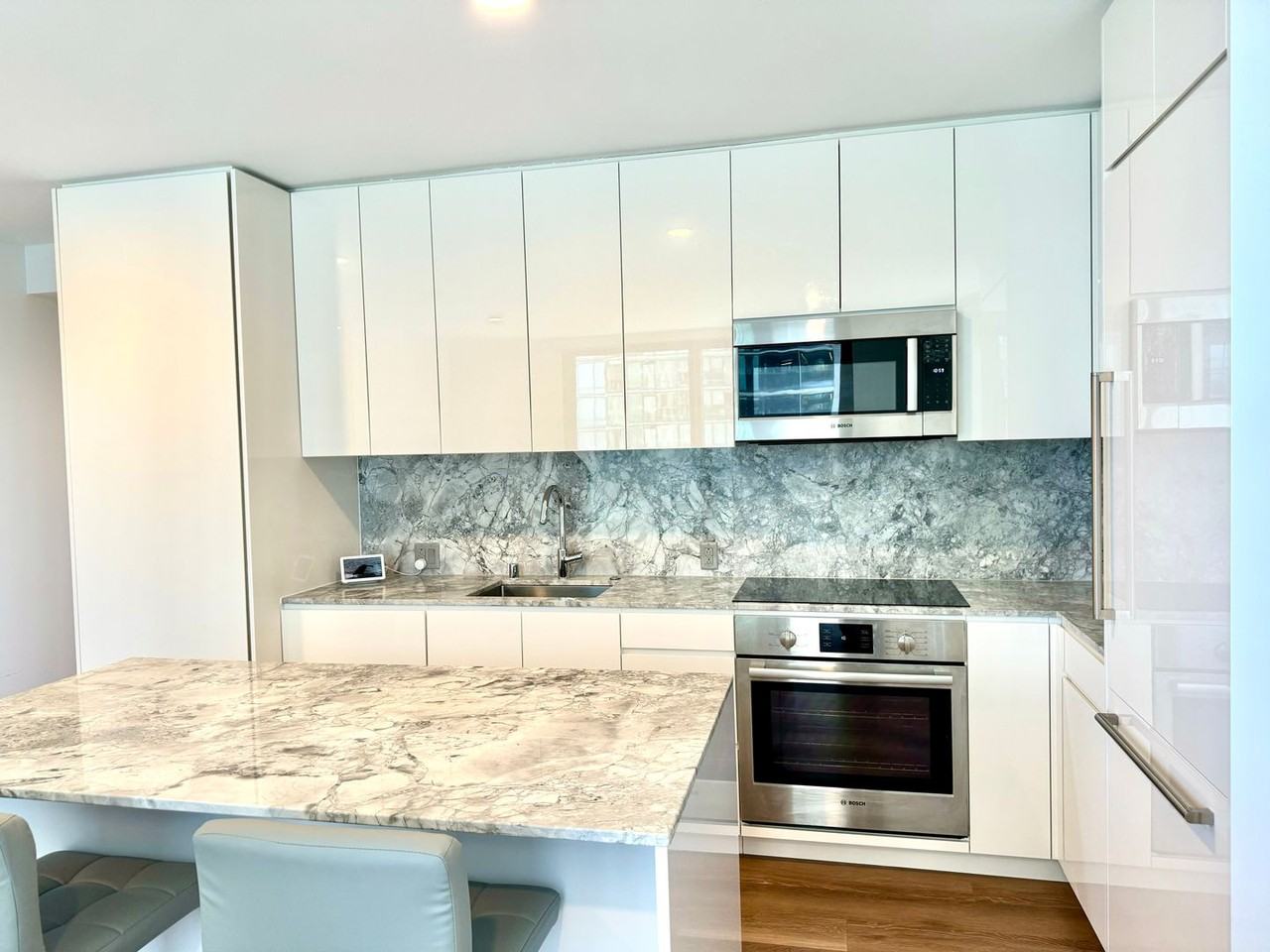 987 Queen St #2712 - Photo 2 of 26