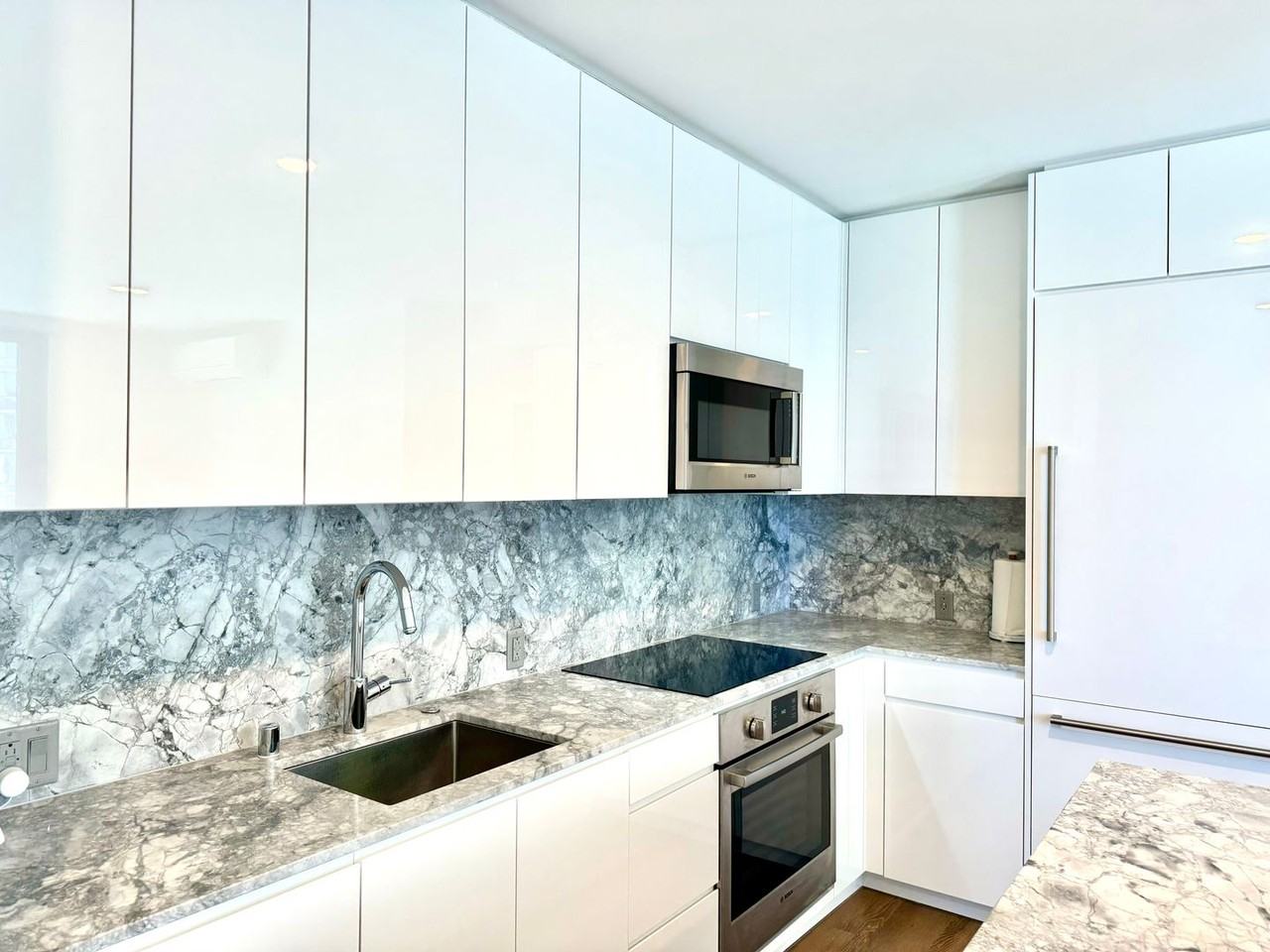 987 Queen St #2712 - Photo 4 of 26