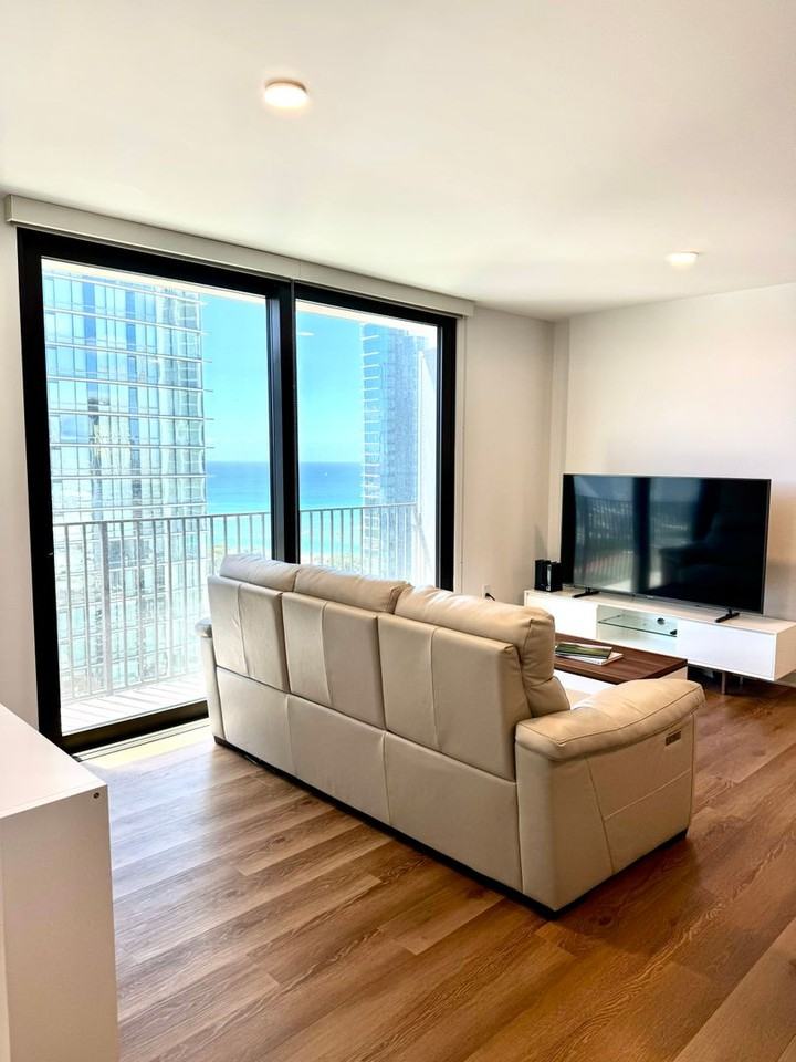 987 Queen St #2712 - Photo 7 of 26