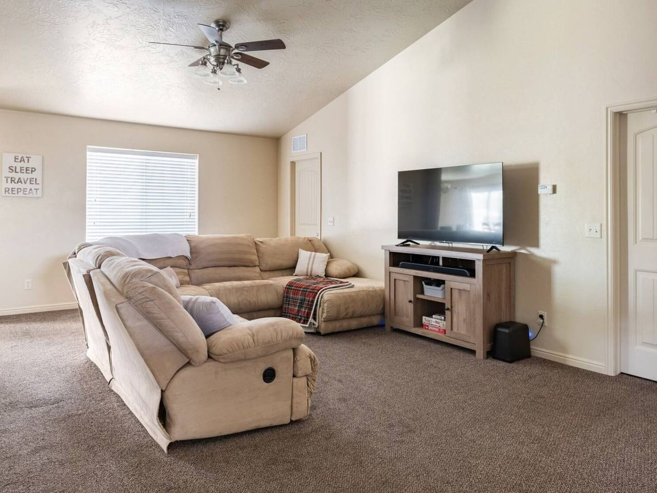 674 Tanglewood Dr - Photo 2 of 22