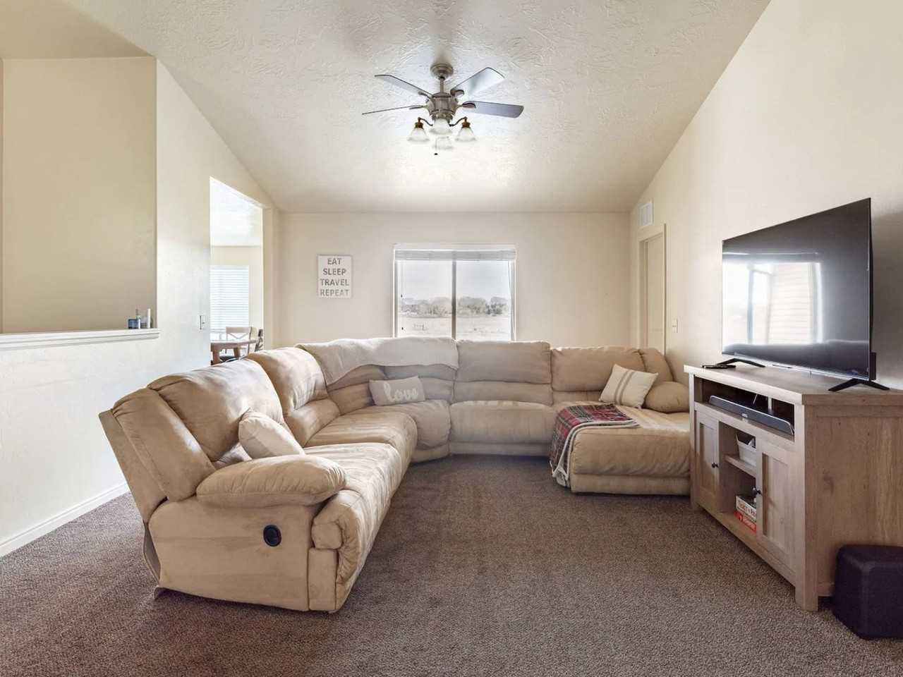 674 Tanglewood Dr - Photo 3 of 22