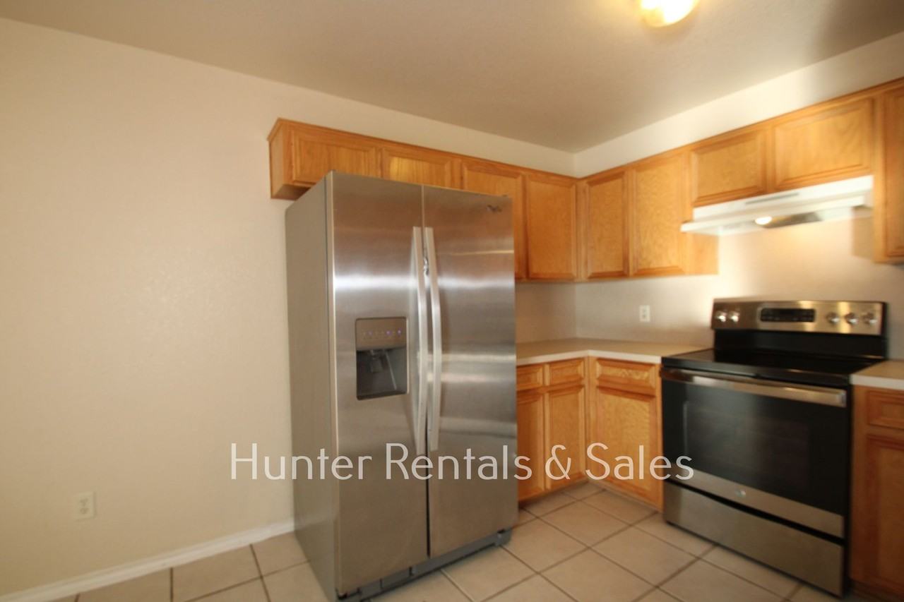 4403 July Dr Apt B - Photo 5 of 24