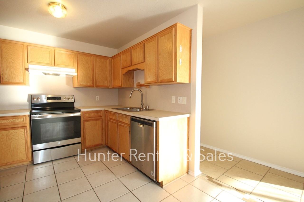 4403 July Dr Apt B - Photo 6 of 24