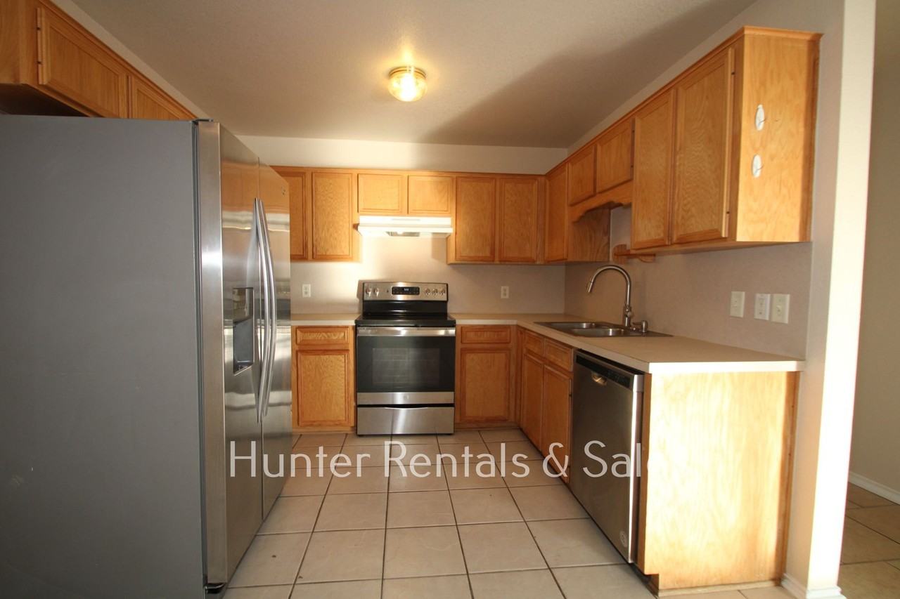 4403 July Dr Apt B - Photo 7 of 24