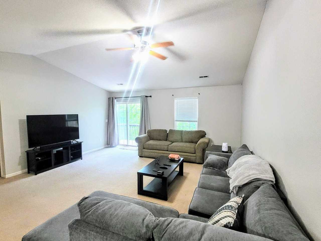 21021 Harbor - Photo 2 of 11
