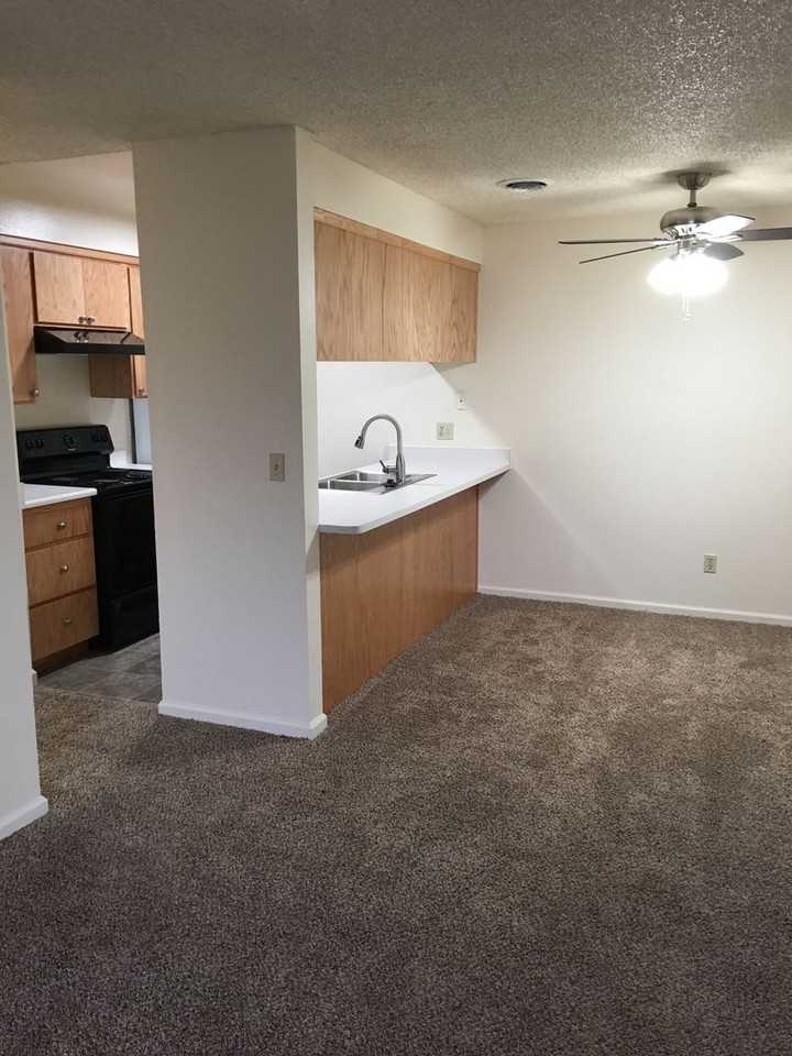 073 - L/O - Photo 3 of 12