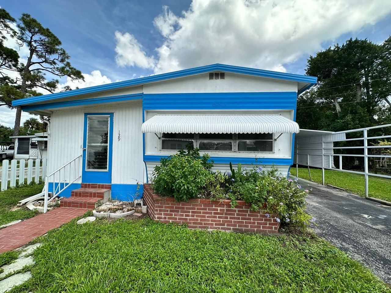 129 Lantern Ln - Photo 2 of 23