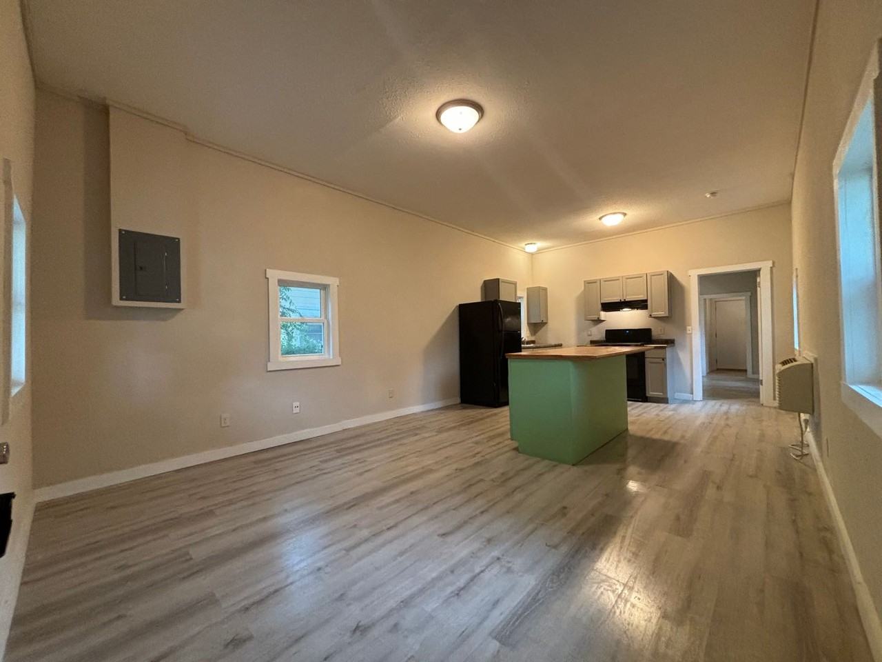 1064 E Blaine St - Photo 3 of 9