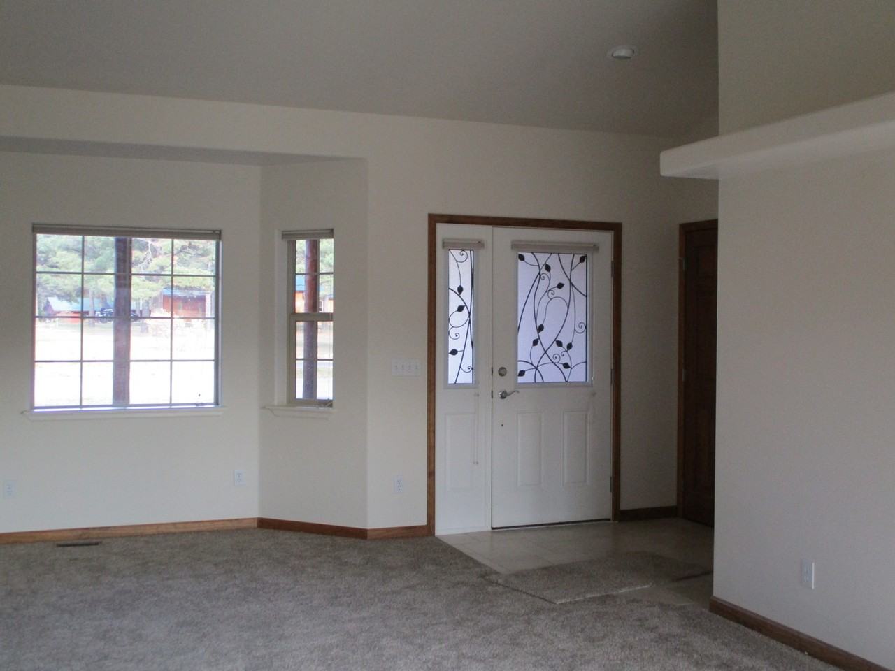 1520 Lake Forest Cir - Photo 2 of 13