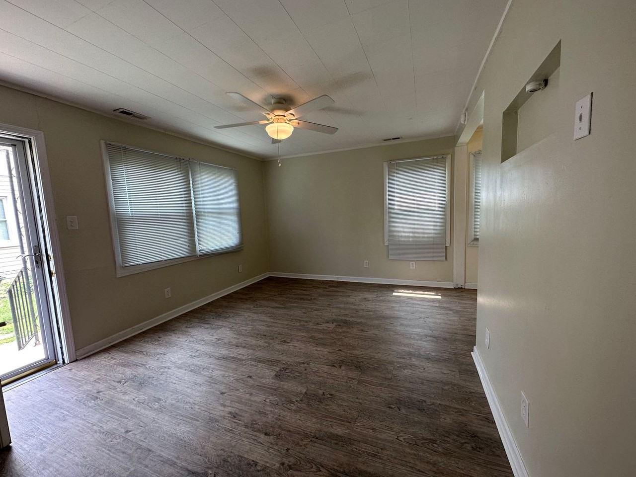 1528 Redwood Dr - Photo 3 of 22