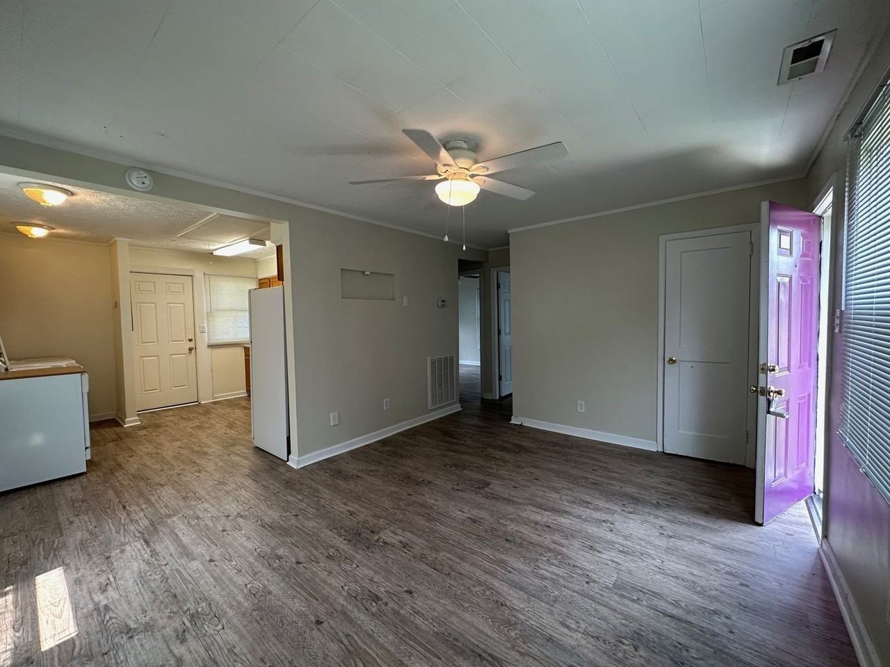 1528 Redwood Dr - Photo 4 of 22
