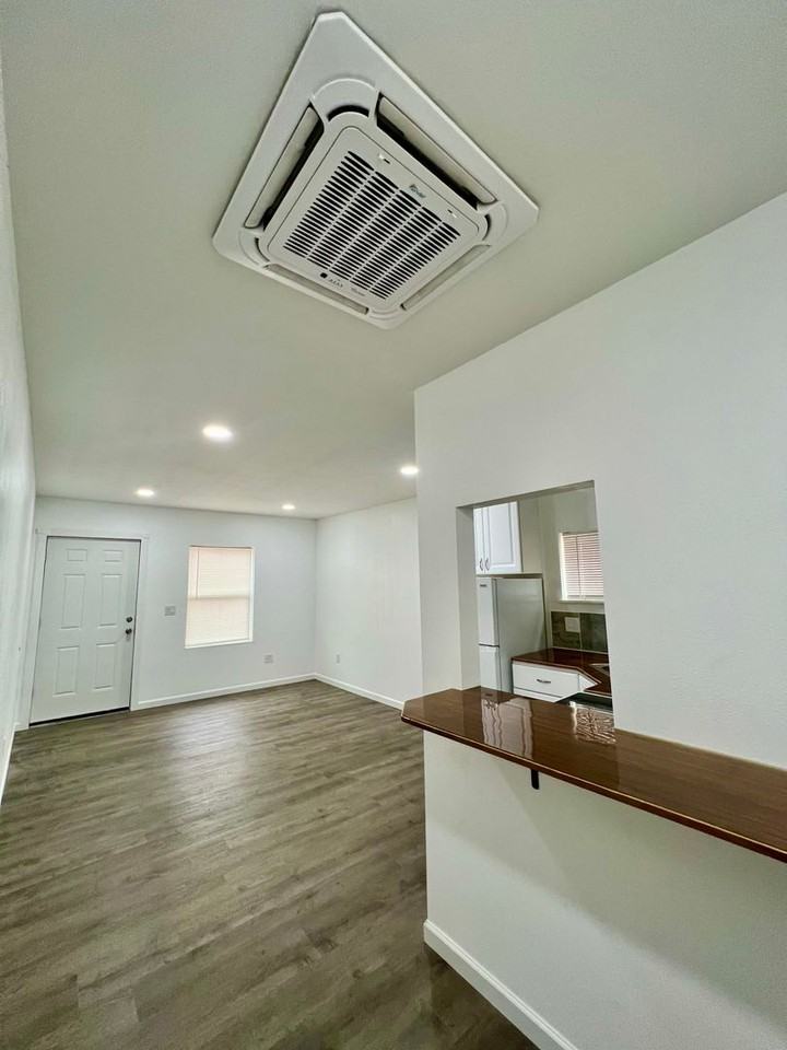 338 N 11th St - Photo 3 of 7