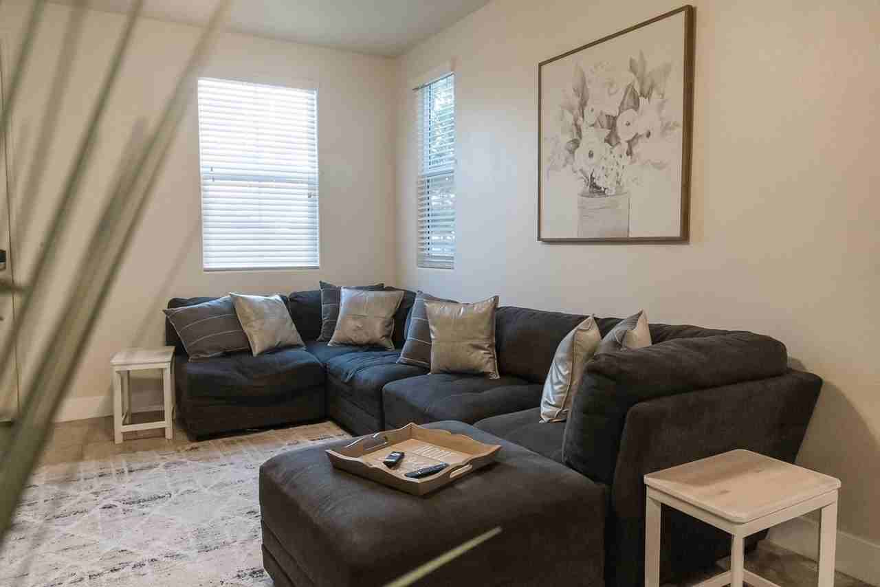 1289 Aristocracy Way - Photo 3 of 14