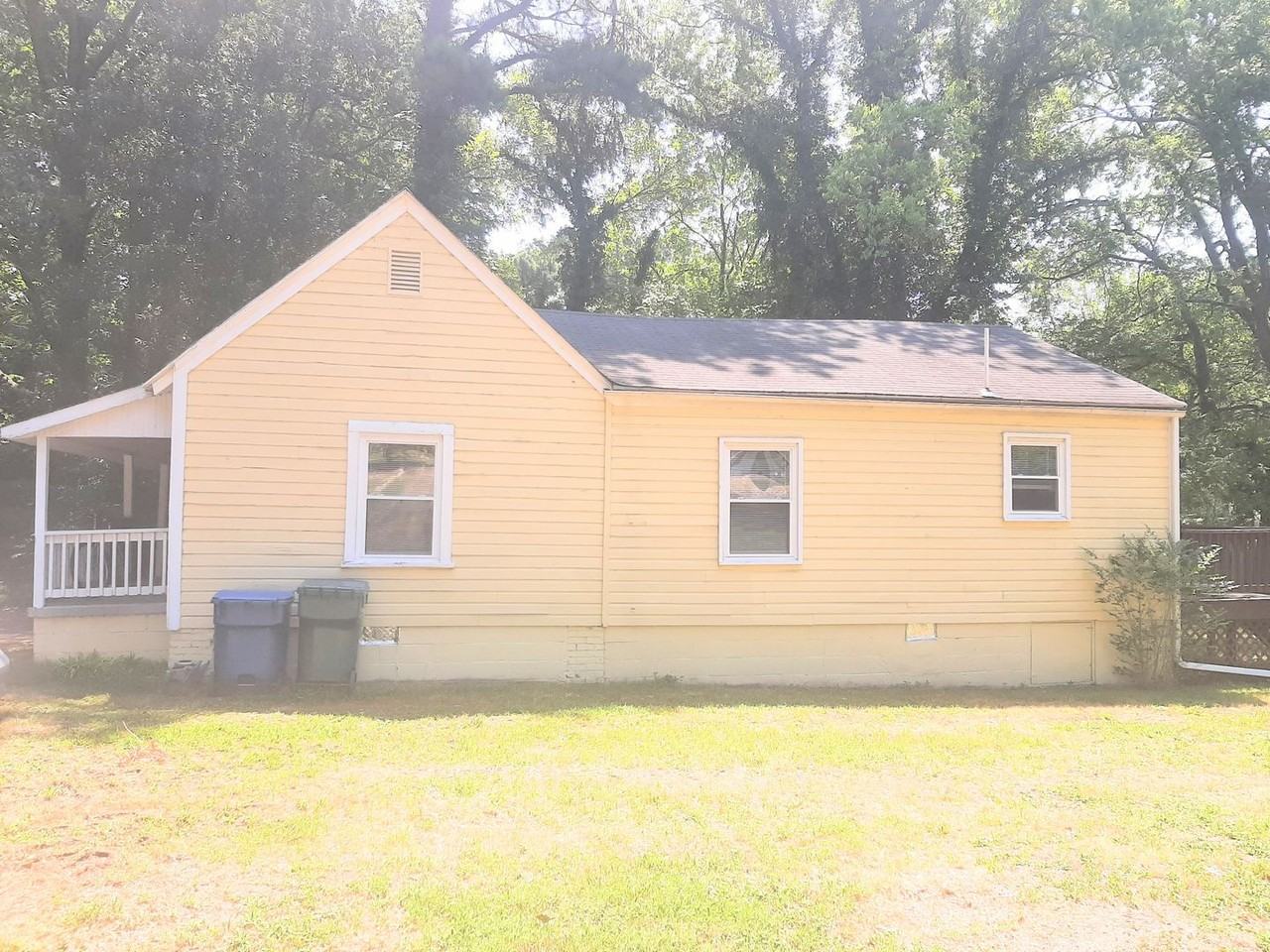 1407 Hull Ave - Photo 2 of 12