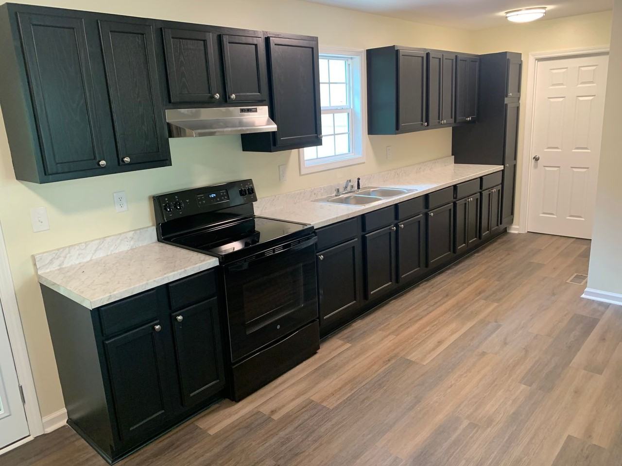 2401 Heartwood Ave - Photo 2 of 21