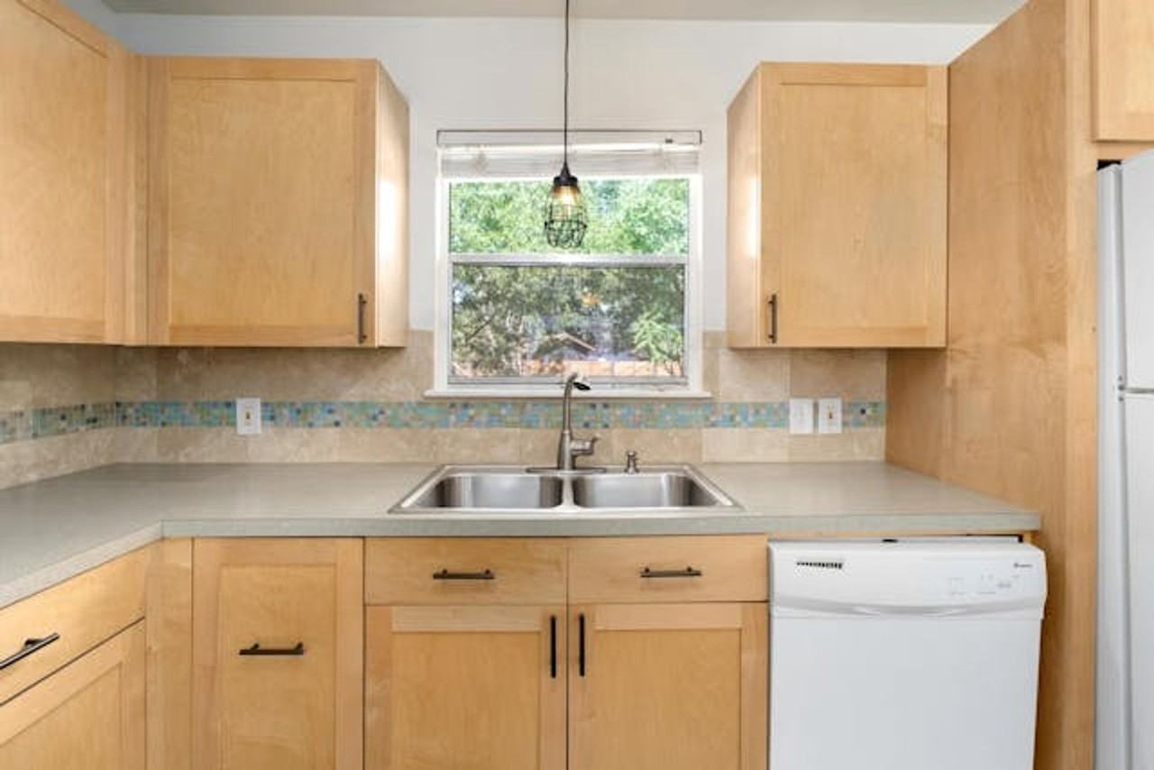 2605 Nottingham Ln - Photo 3 of 27