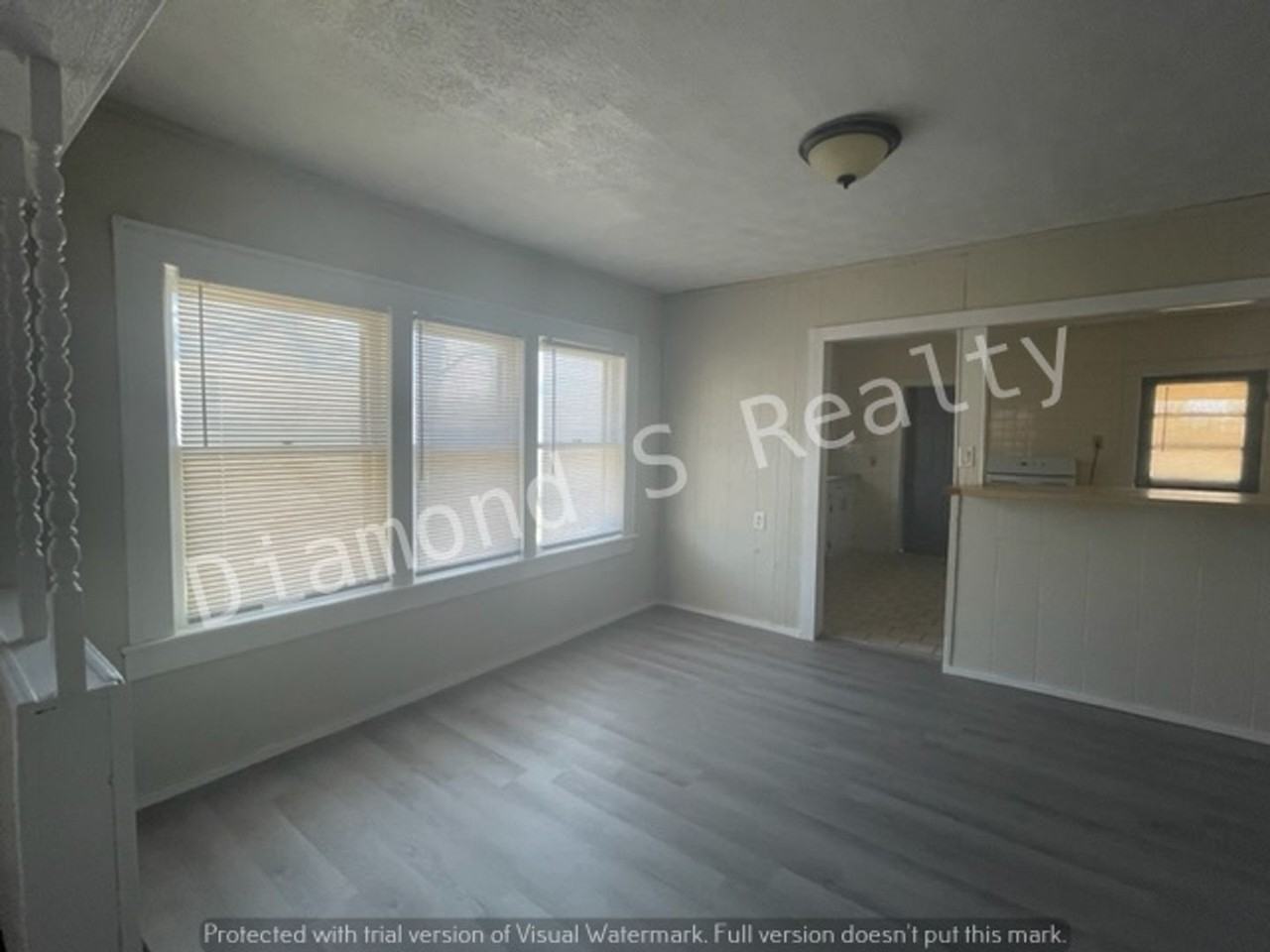 3028 W Walnut St - Photo 4 of 19