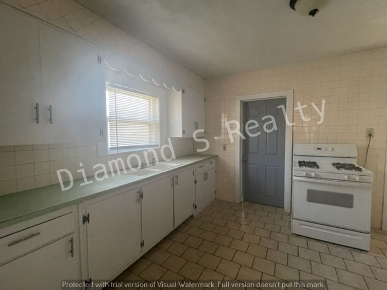 3028 W Walnut St - Photo 7 of 19