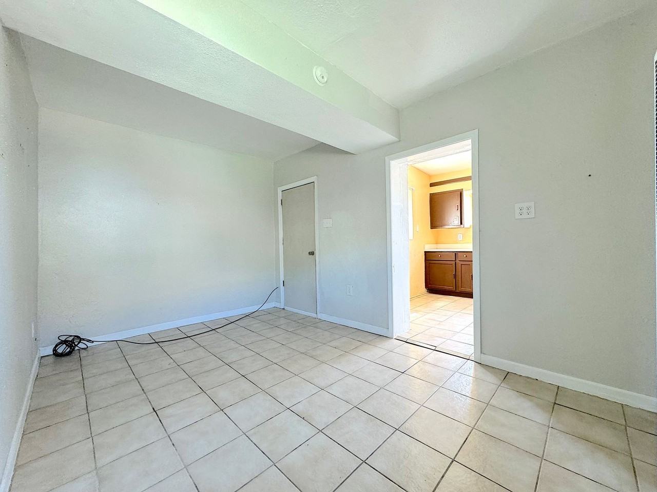 2525 Idalia Ave #B - Photo 5 of 12