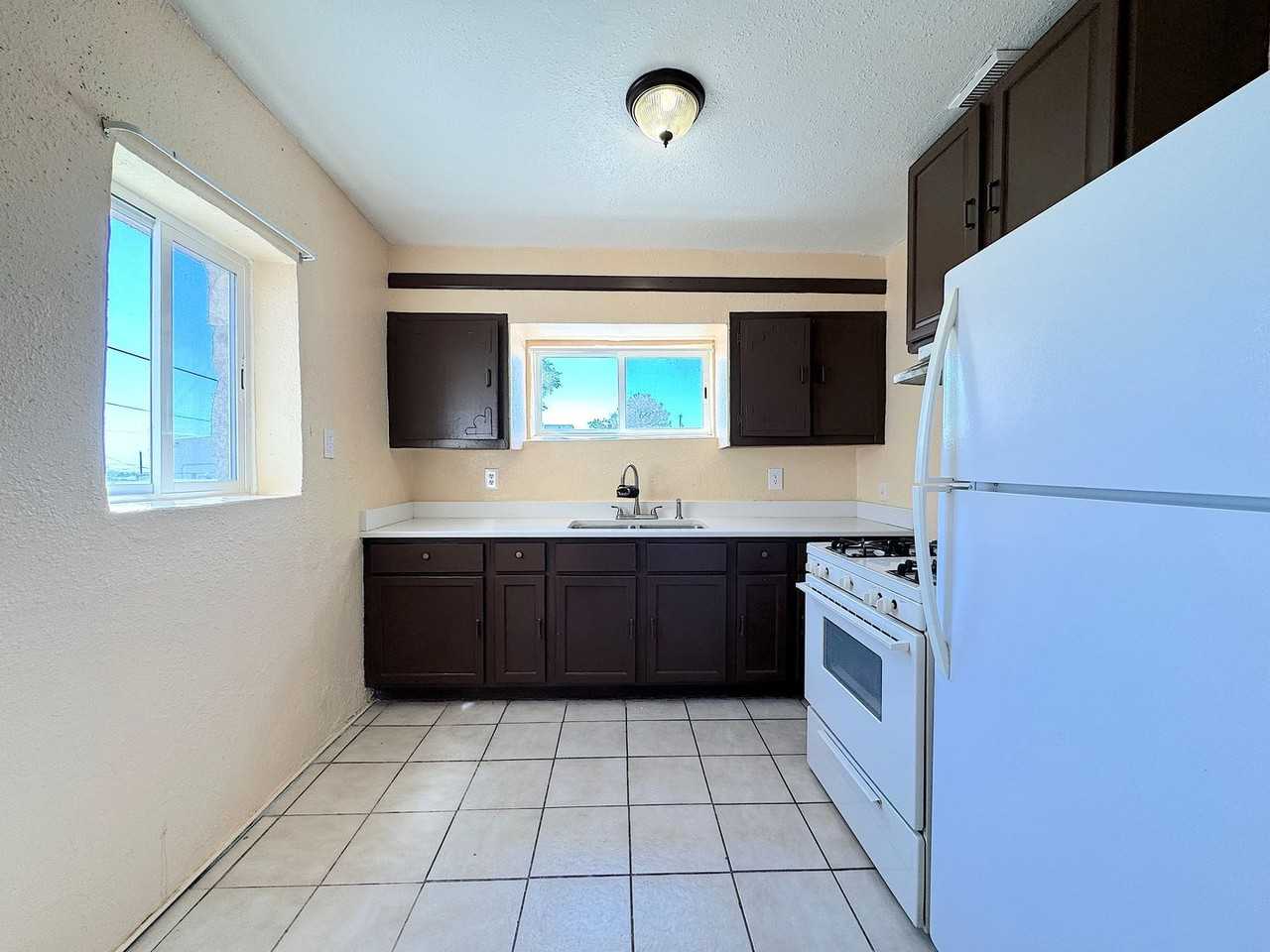 2525 Idalia Ave #B - Photo 6 of 12