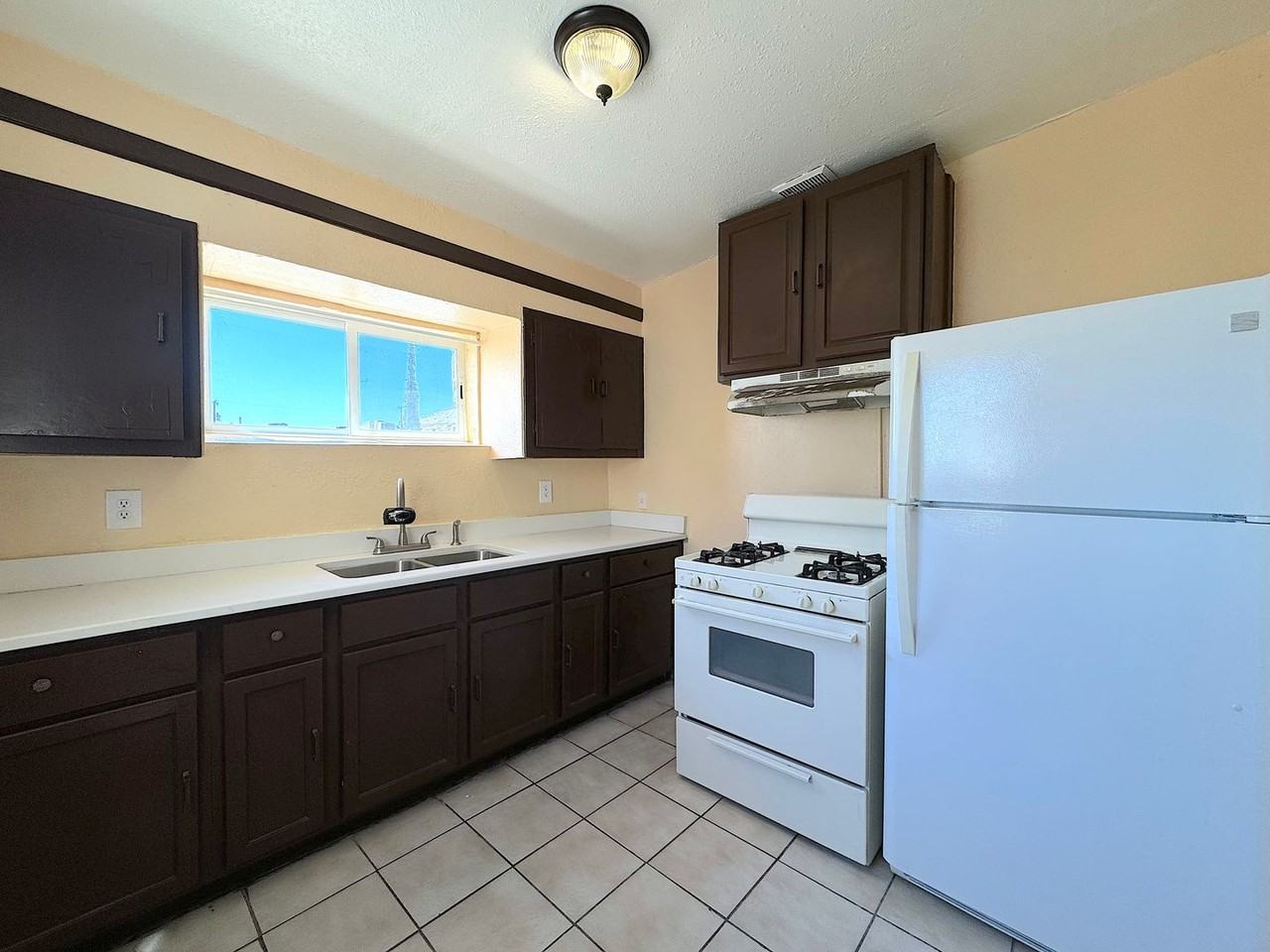 2525 Idalia Ave #B - Photo 7 of 12