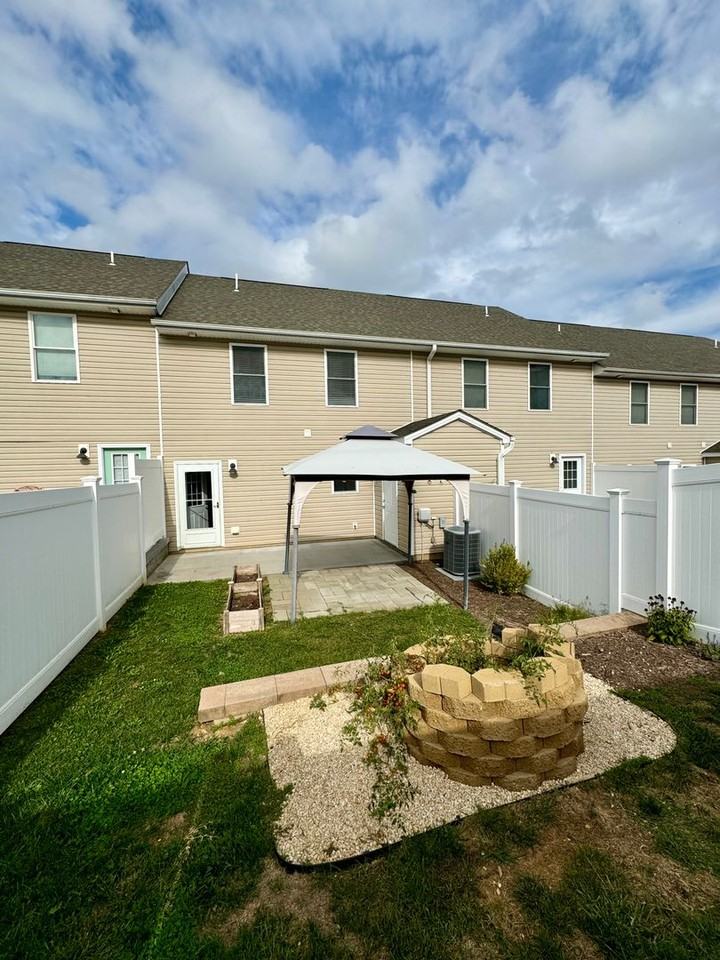 806 Carson Cir - Photo 2 of 19