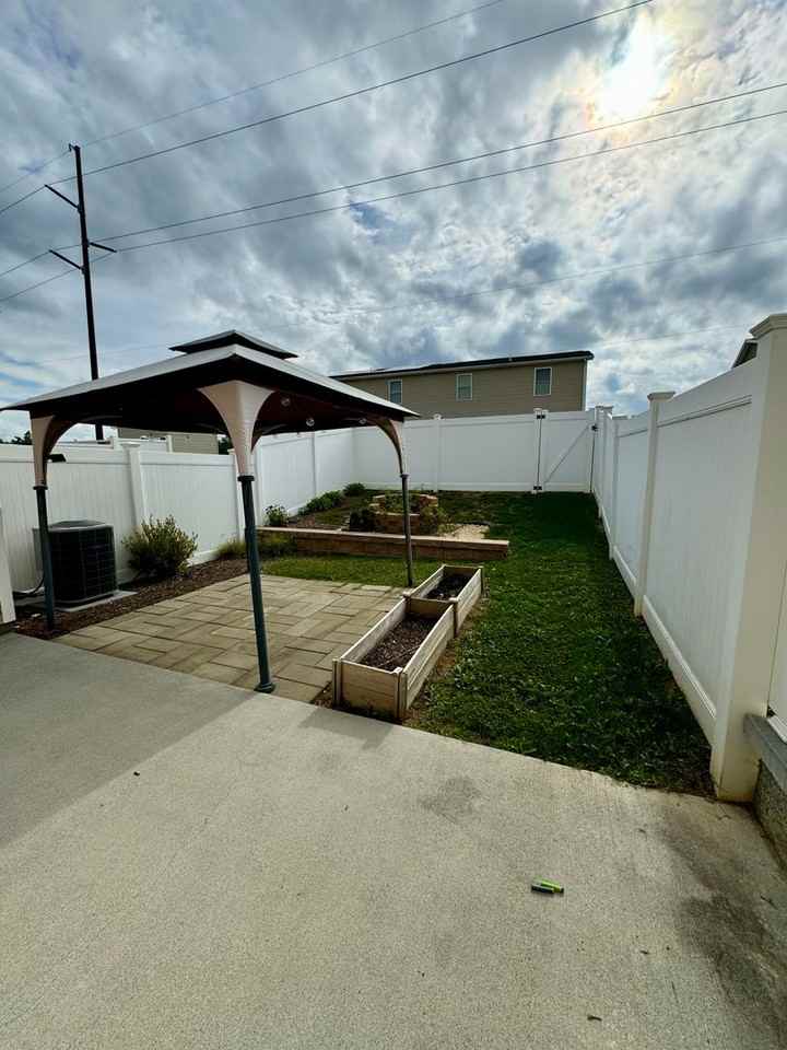 806 Carson Cir - Photo 3 of 19