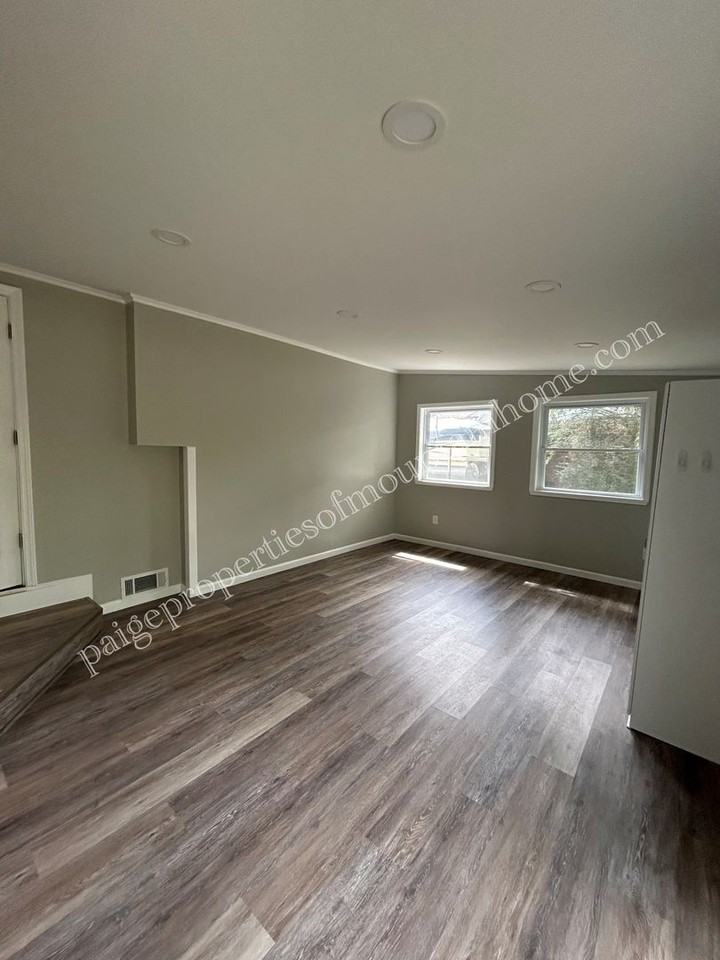 1112 Leonard Dr - Photo 2 of 23