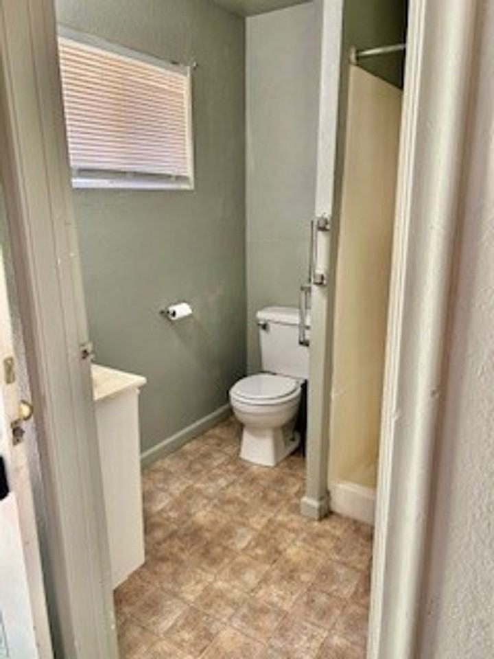 18492 Rozier Ave - Photo 5 of 9