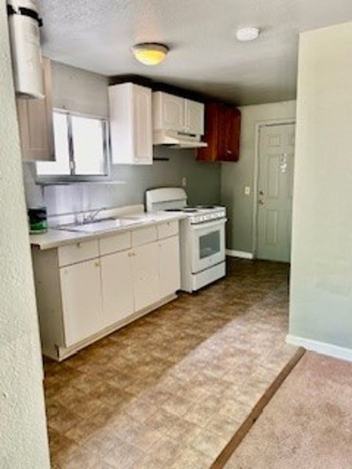 18492 Rozier Ave - Photo 6 of 9