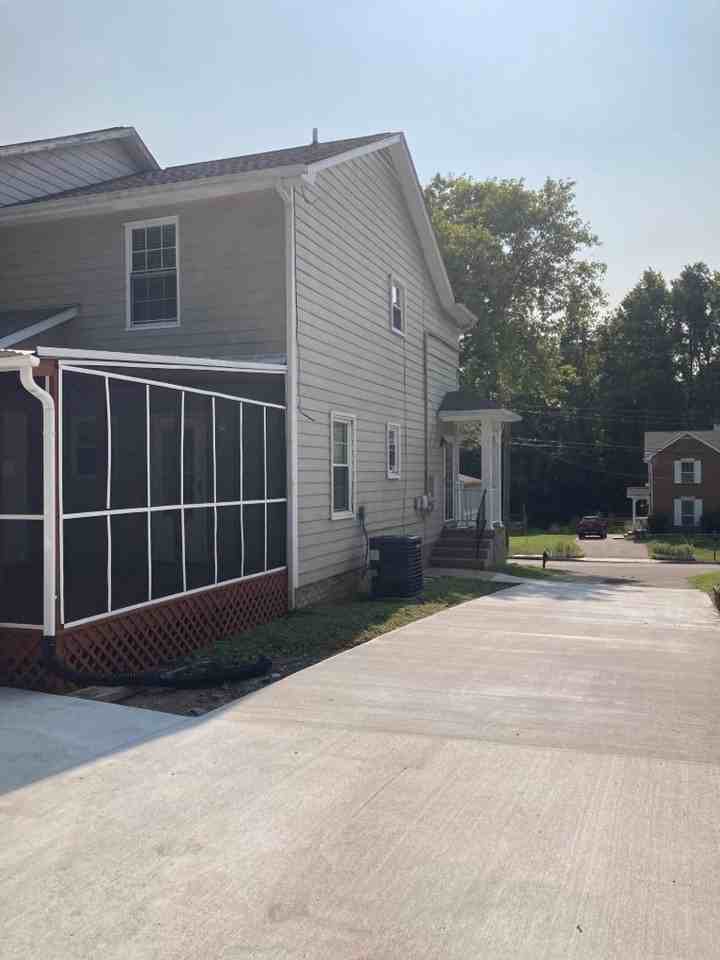 4731 Cascade Dr - Photo 3 of 9