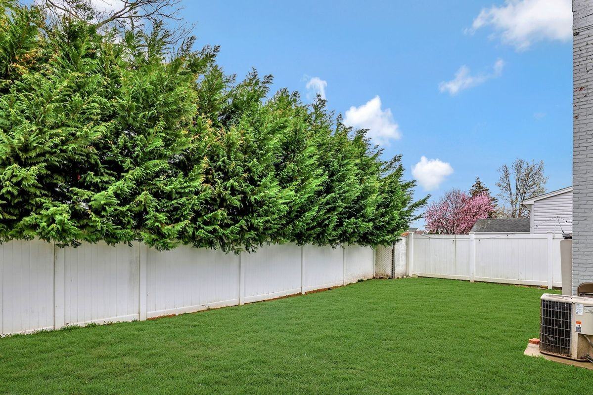 130 Roxbury Rd - Photo 3 of 16