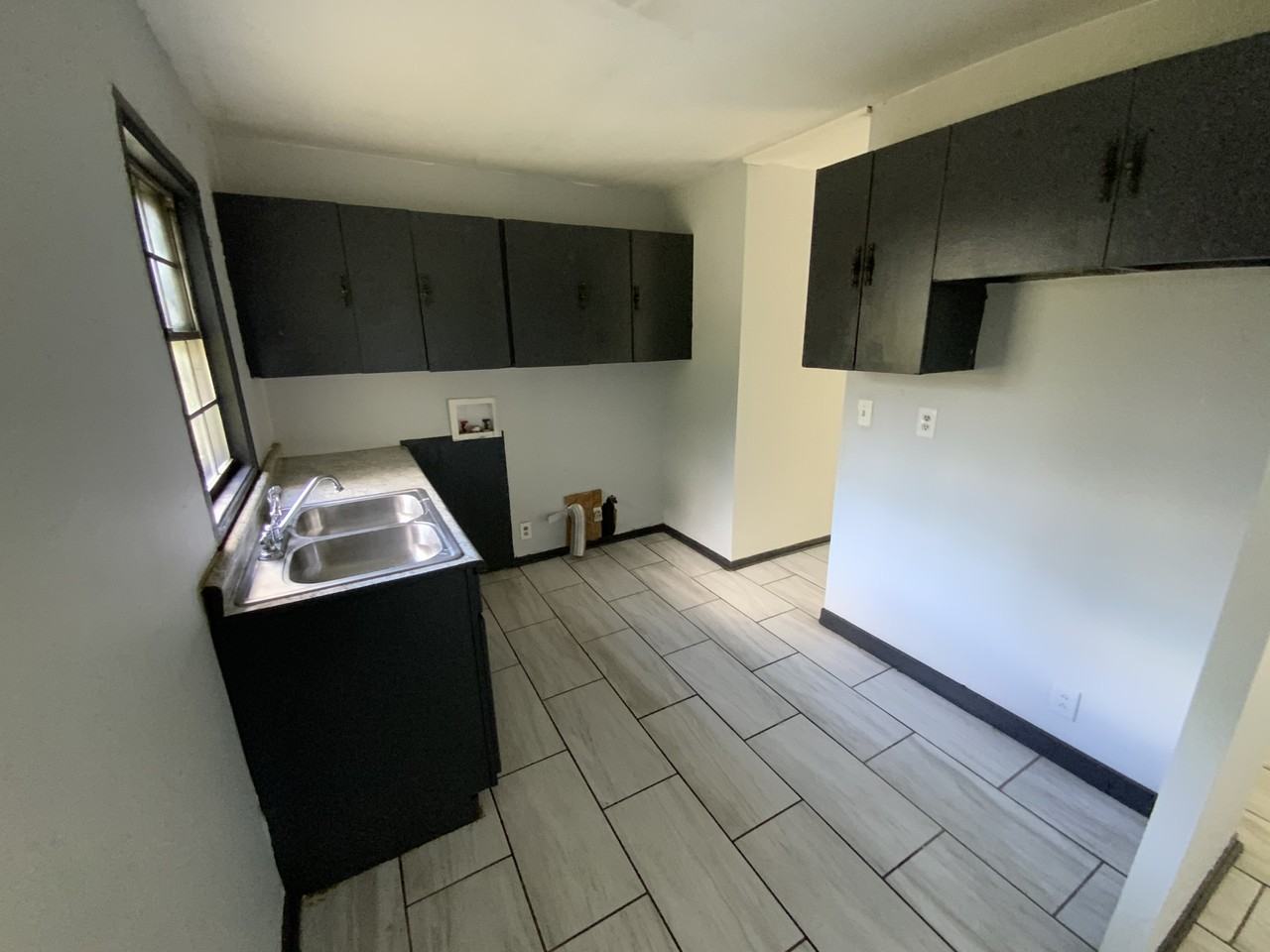 905 Southmoor Dr #NA - Photo 4 of 15