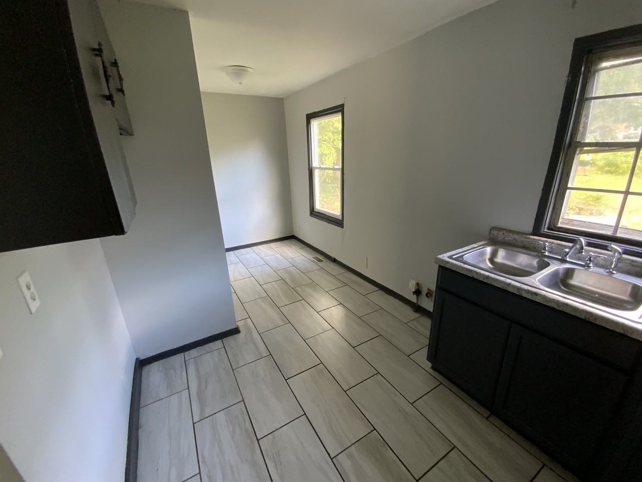 905 Southmoor Dr #NA - Photo 5 of 15