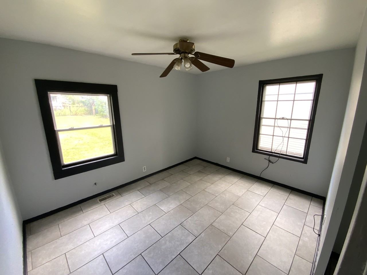 905 Southmoor Dr #NA - Photo 6 of 15