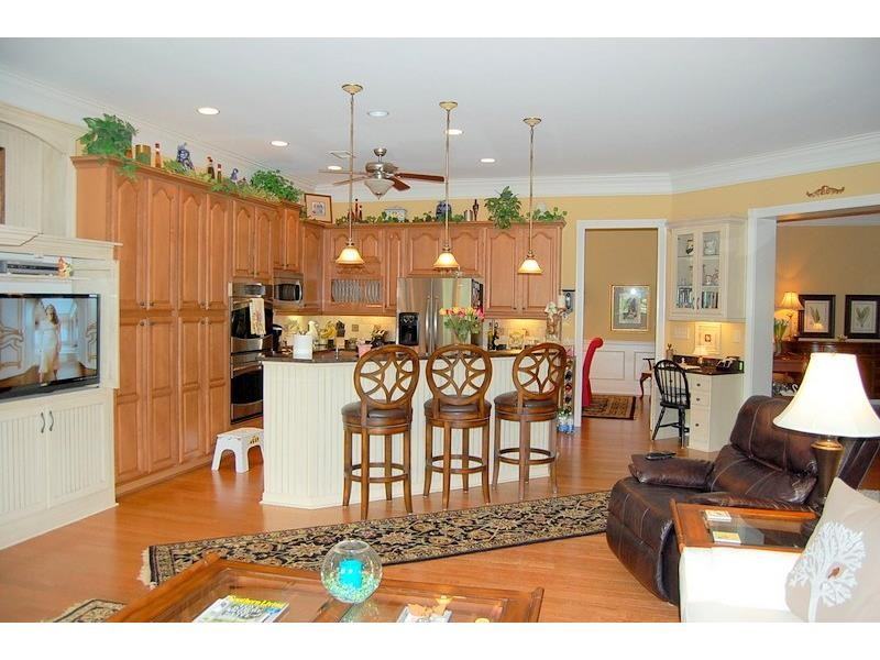 548 Laurel Canyon Pkwy - Photo 2 of 25