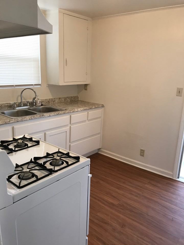 713 1/2 Lincoln Ave #NA - Photo 2 of 8