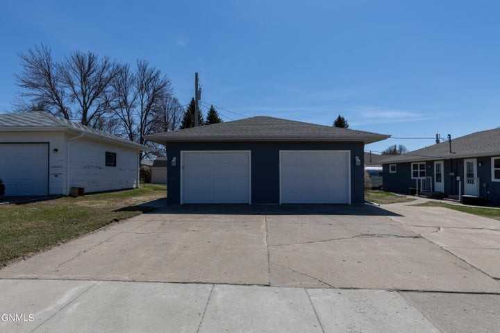 2121 Catherine Dr - Photo 3 of 15
