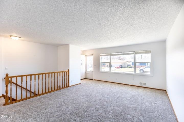 2121 Catherine Dr - Photo 4 of 15