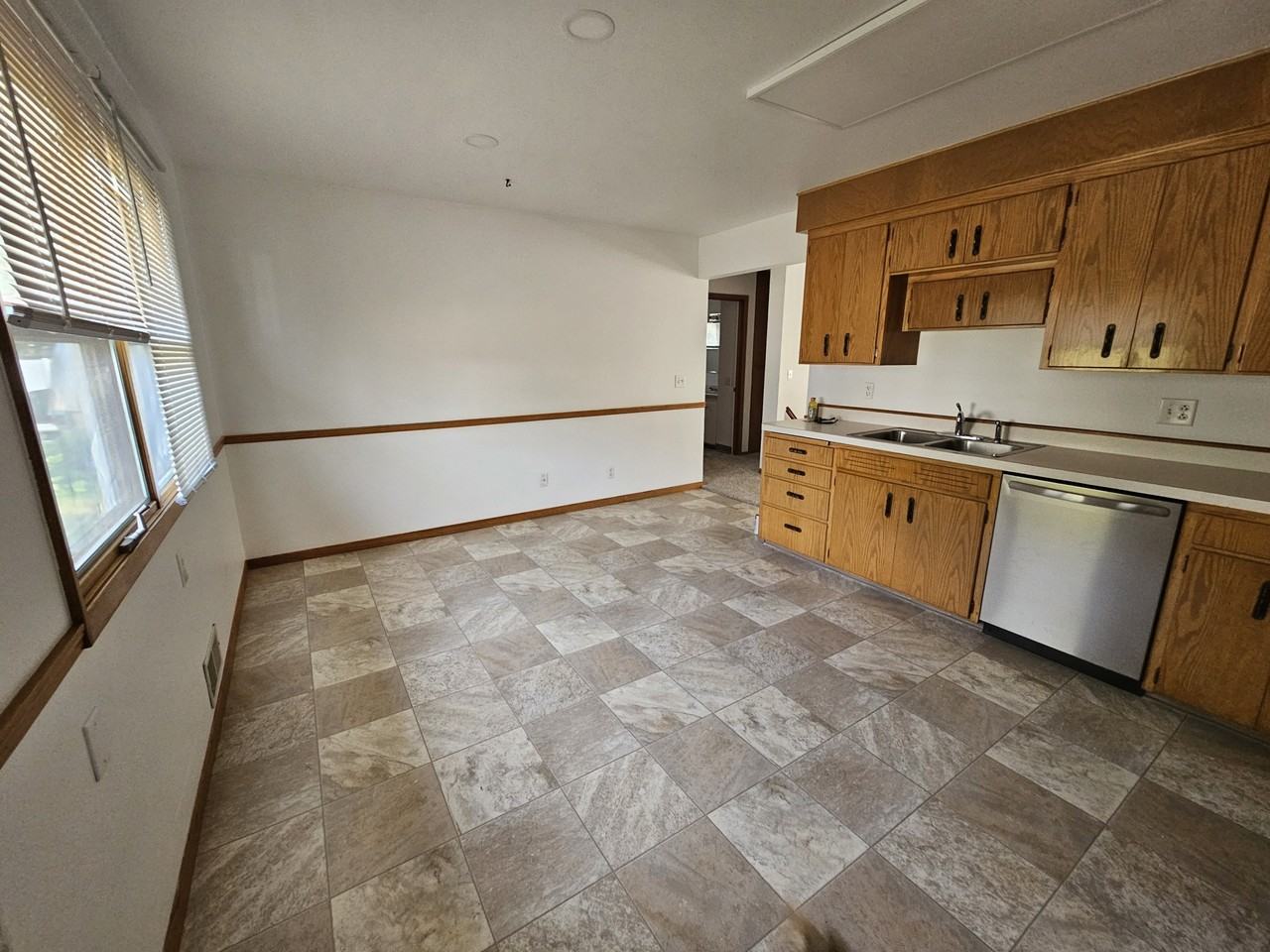 2121 Catherine Dr - Photo 6 of 15