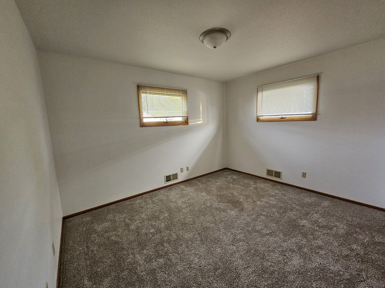 2121 Catherine Dr - Photo 7 of 15