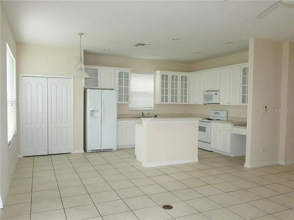 1715 Amaryllis Cir #NA - Photo 2 of 14